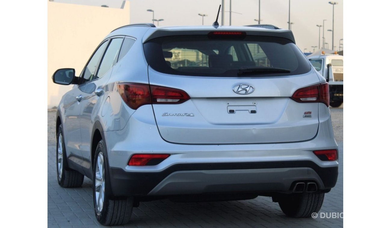 Hyundai Santa Fe Hyundai Santa Fe 2018 GCC Forwell Panorama in excellent condition