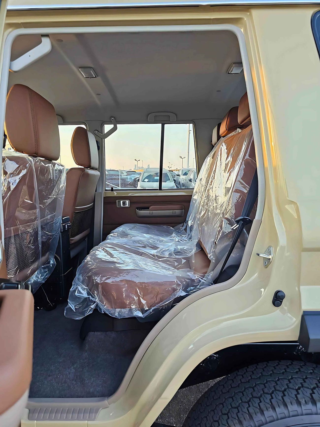 Toyota Land Cruiser 70 4.0L PETROL A/T | TOP VARIANT | DIFF LOCK | REFRIGETOR | FULL OPTION | CODE#68081