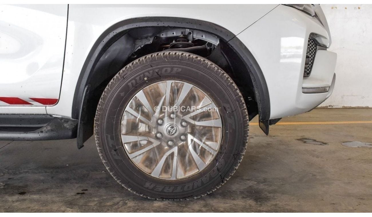 Toyota Fortuner 2023 Toyota Fortuner 4x4 4.0 HI P AT - Pearl White inside Black