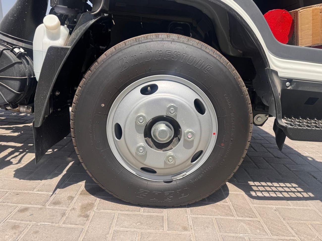 إيسوزو فوروارد Isuzu / N-Series NMR85 E22 Cab Chassis Truck 4x2 Short Wheel Base