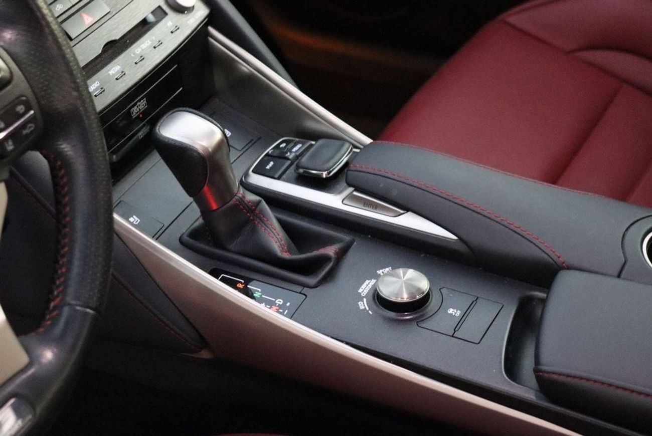 لكزس IS 350 F Sport Premier 3.5L Lexus Is350 F-Sport Platinum/ 2019 / GCC / V6 / Full Service History