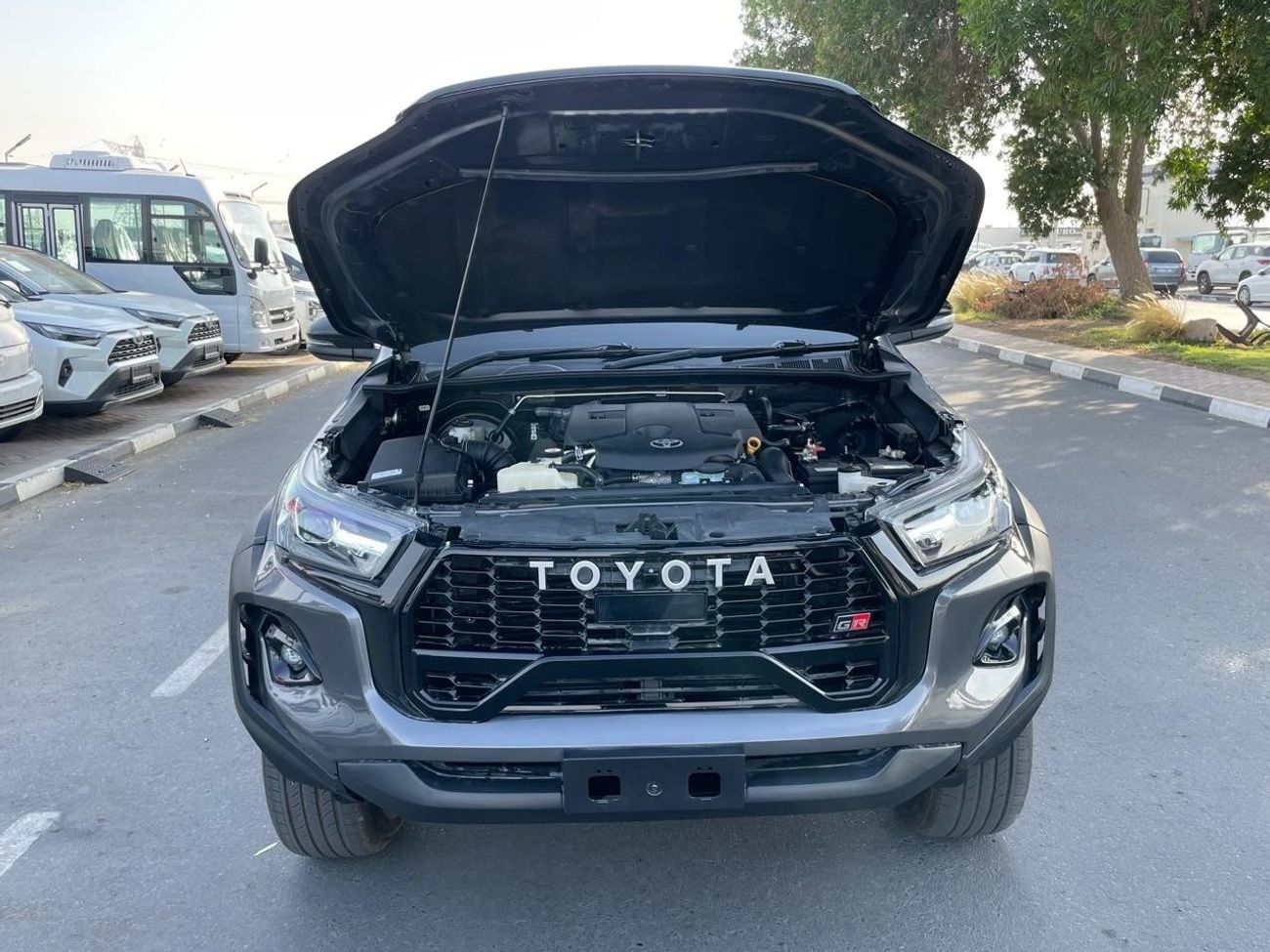 تويوتا هيلوكس diesel 2.8 liter automatic right hand drive leather seats with back camera