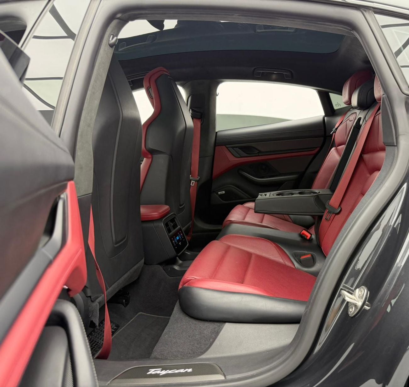 بورش تايكان 2024 Porsche Taycan GTS, Dec/2026 Porsche Warranty, Full Porsche Service History, GCC