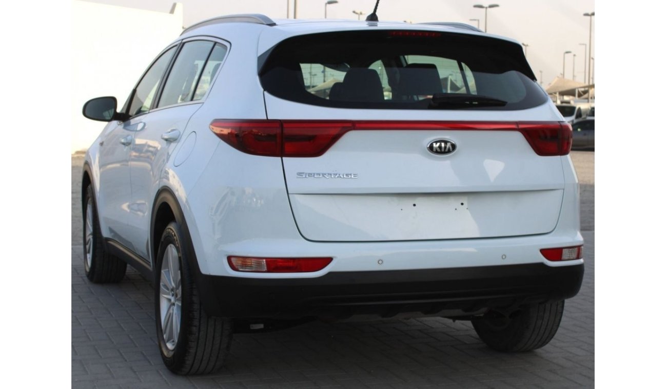 Kia Sportage kia sportage 2017 white GCC  2.0  excellent condition without accident