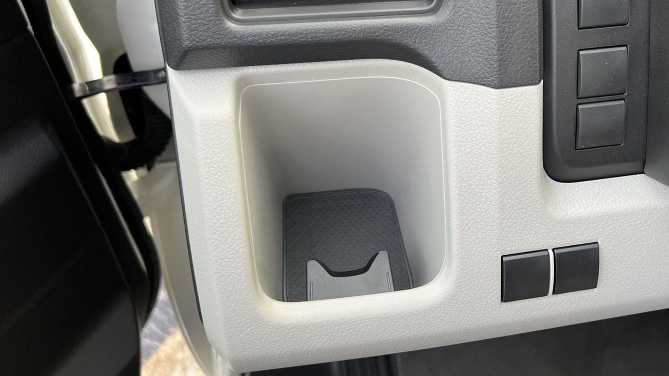 Toyota Hiace The 2026 TOYOTA HIACE High Roof 13 Seater