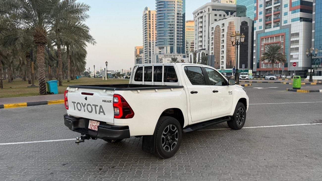 Toyota Hilux Sr with new shape