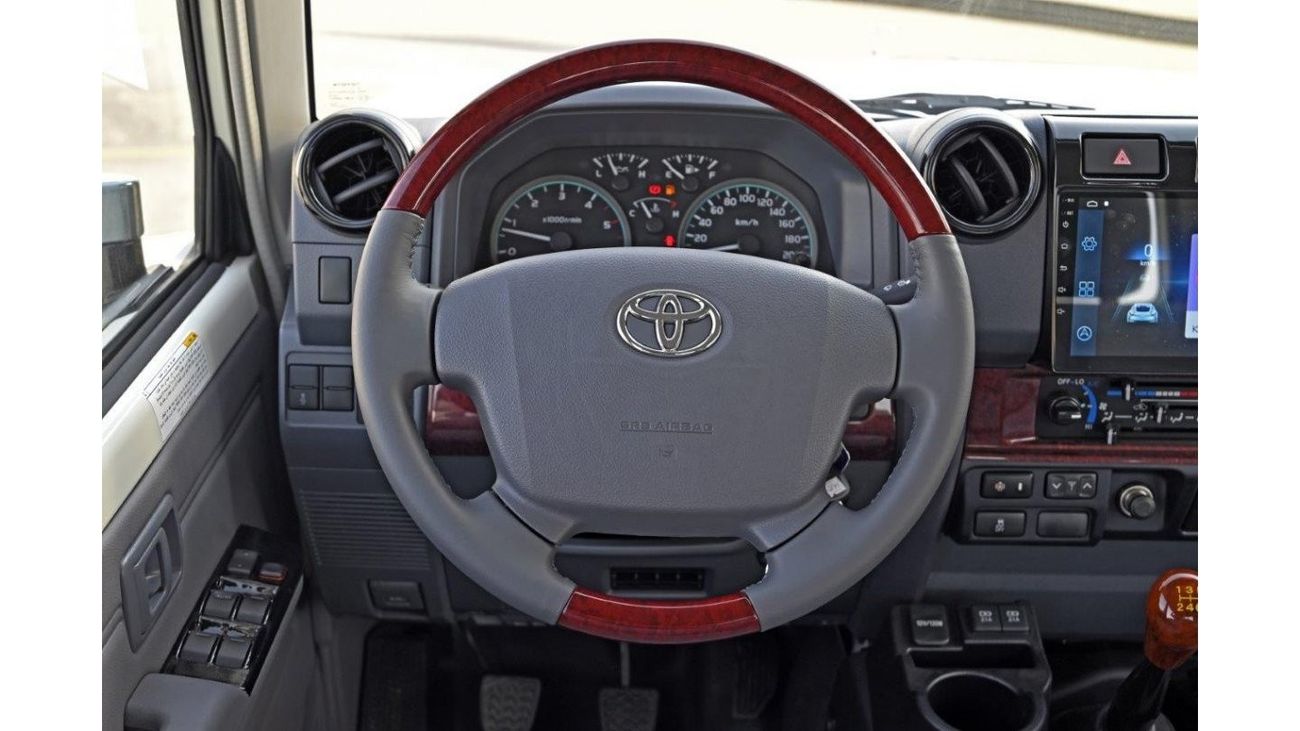 Toyota Land Cruiser Pick Up 79 Double Cab Pick up Truck V8 4.5L Diesel 4WD Manual Transmission