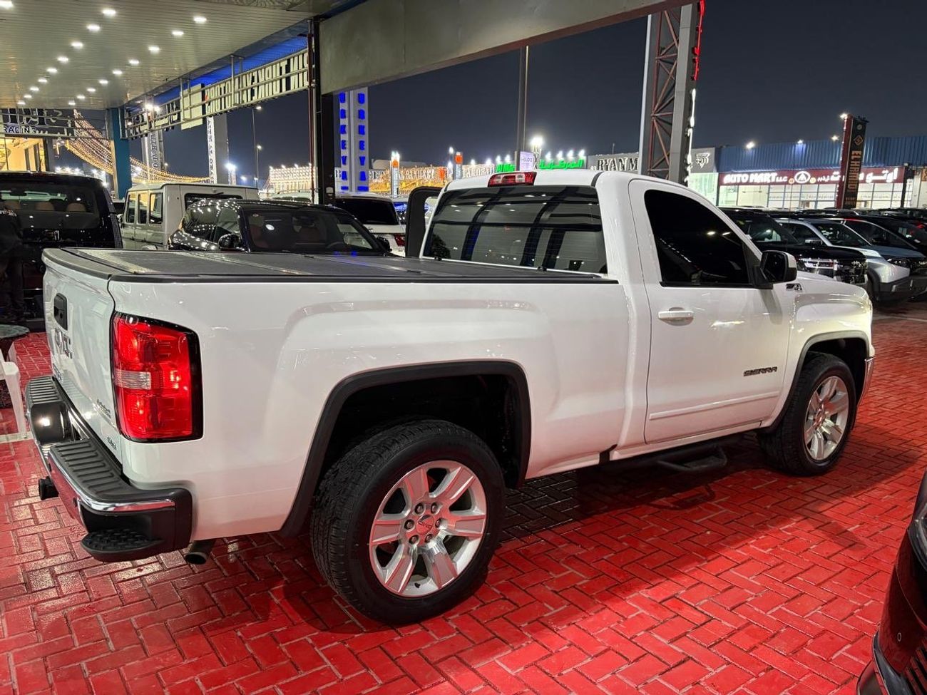 جي أم سي سييرا 5.3L V8 SLT Crew Cab (AWD)