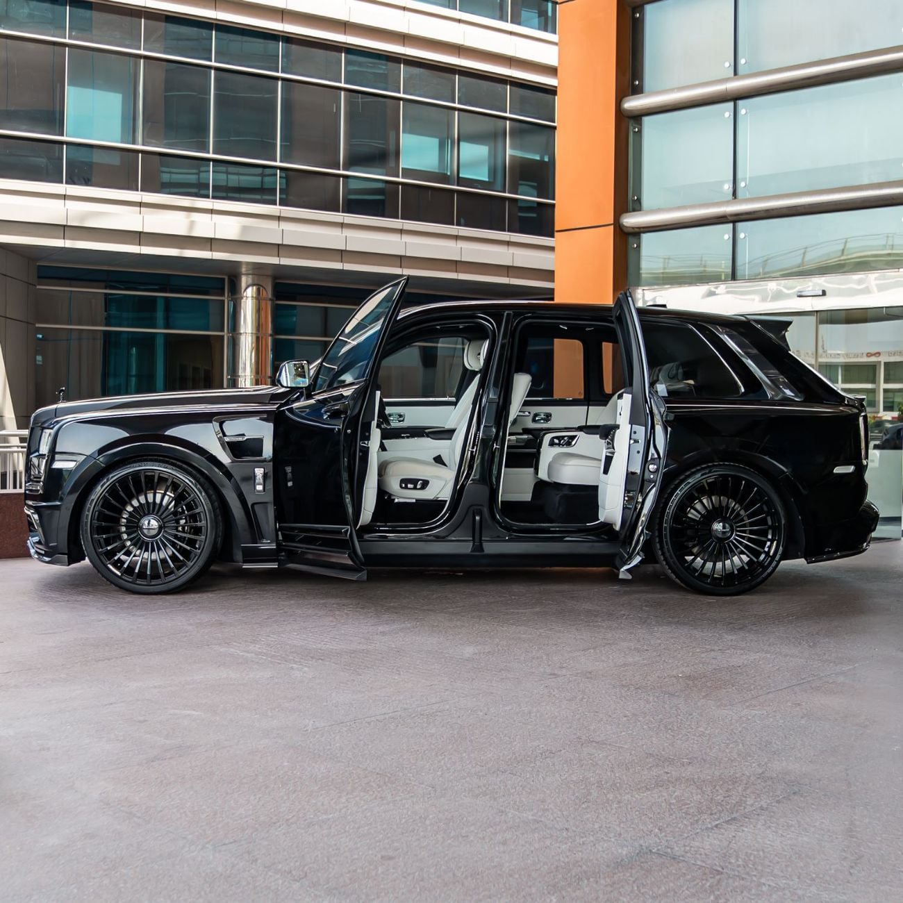 Rolls Royce Cullinan BLACK BADGE