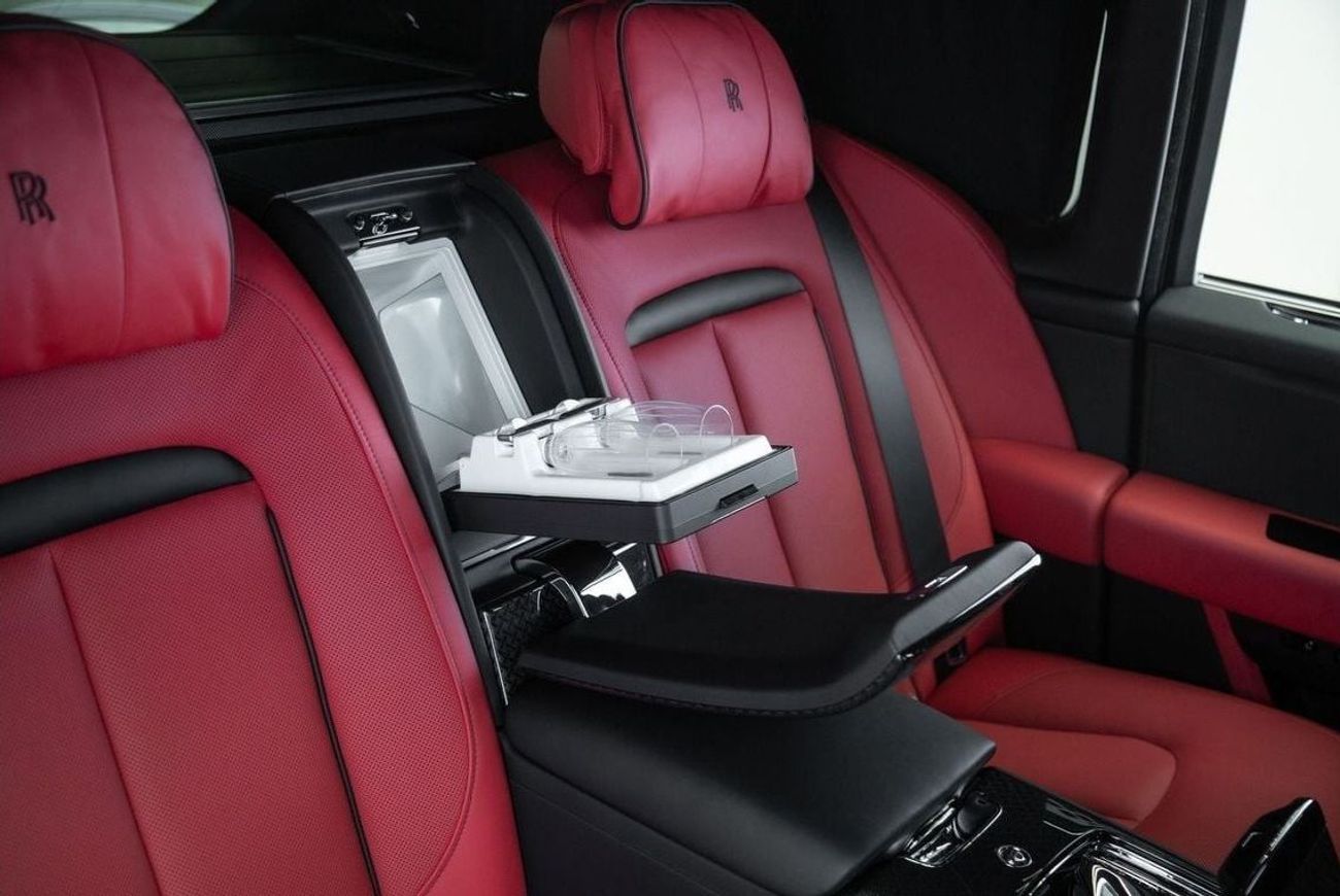 رولز رويس كولينان BLACK BADGE