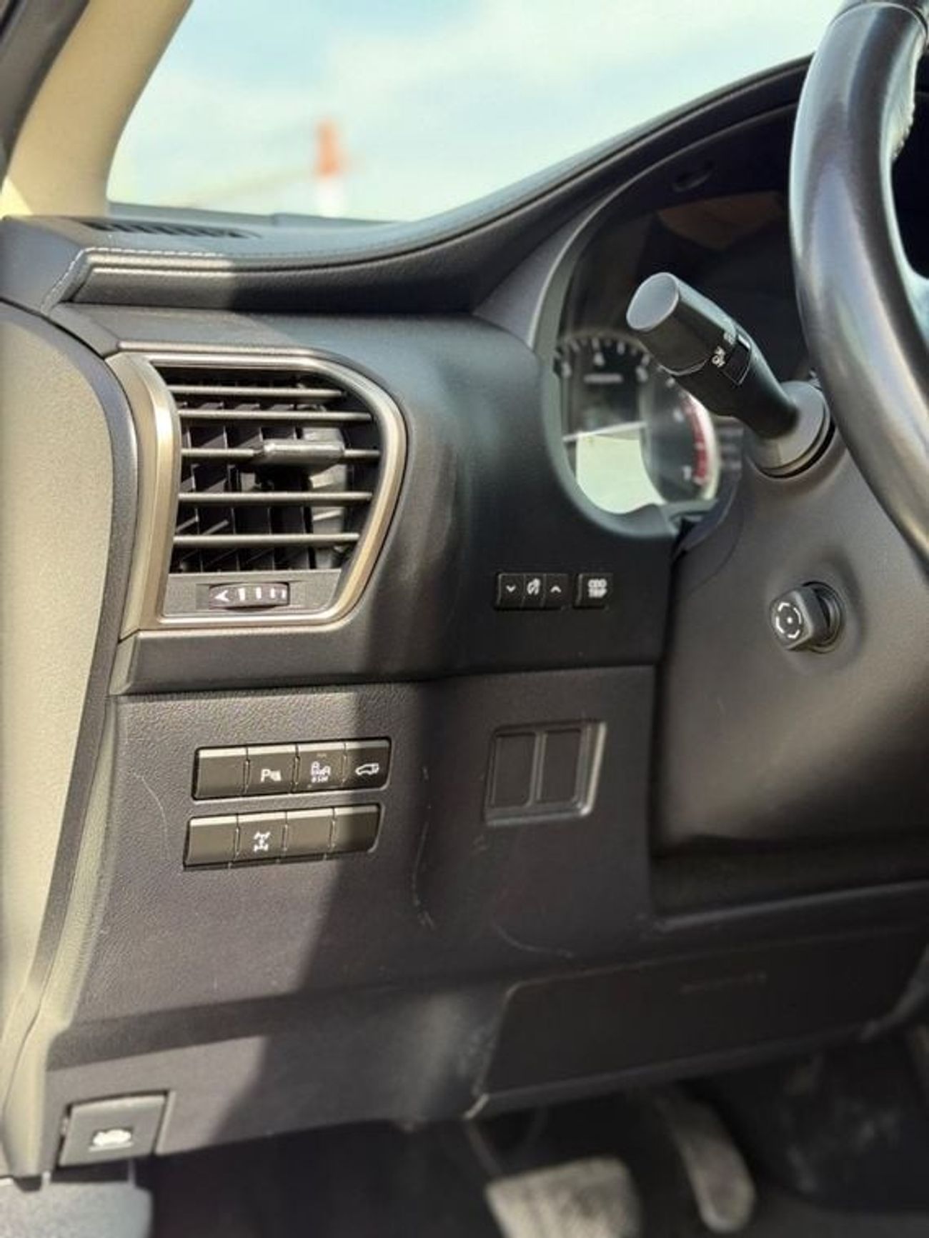 Lexus NX200t 4WD Premier 2.0L full option