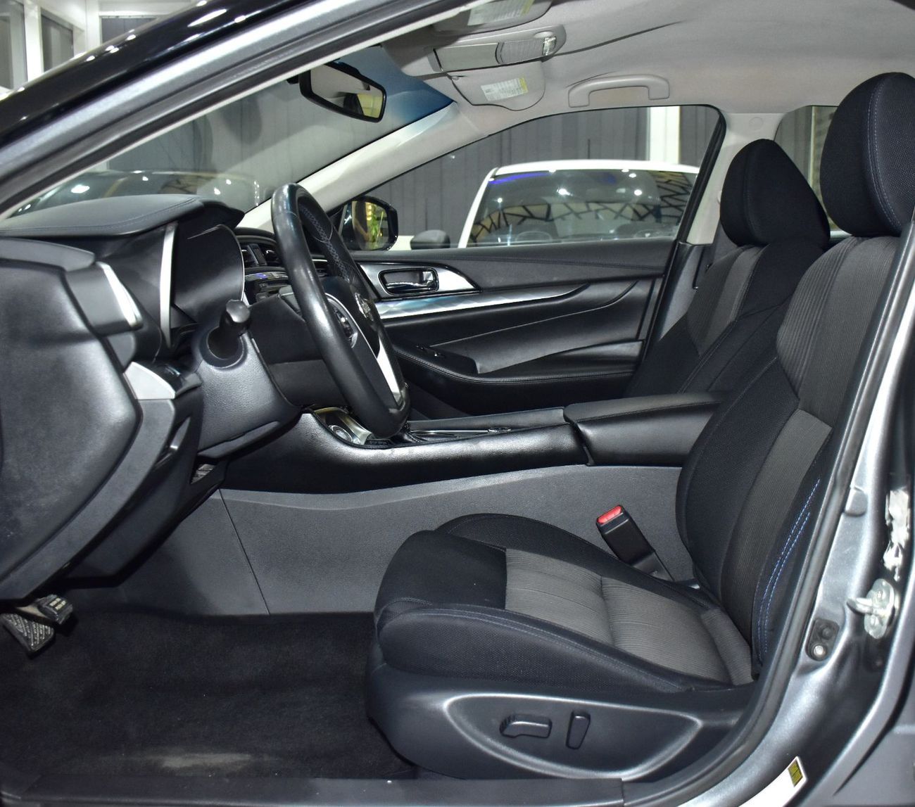 نيسان ماكسيما EXCELLENT DEAL for our Nissan Maxima ( 2019 Model ) in Grey Color American Specs