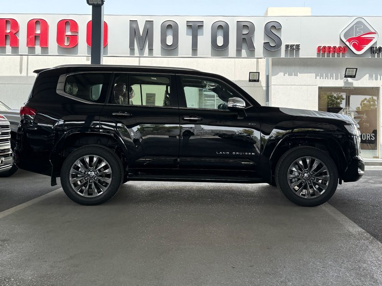 Toyota Land Cruiser VXR 3.5 HYBRID TWIN TURBO **التصدير فقط خارج الخليج**EXPORT ONLY**