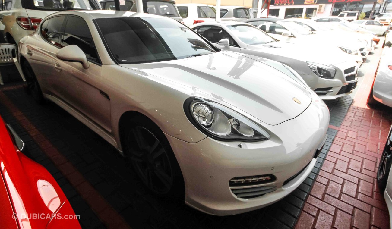 Porsche Panamera 4