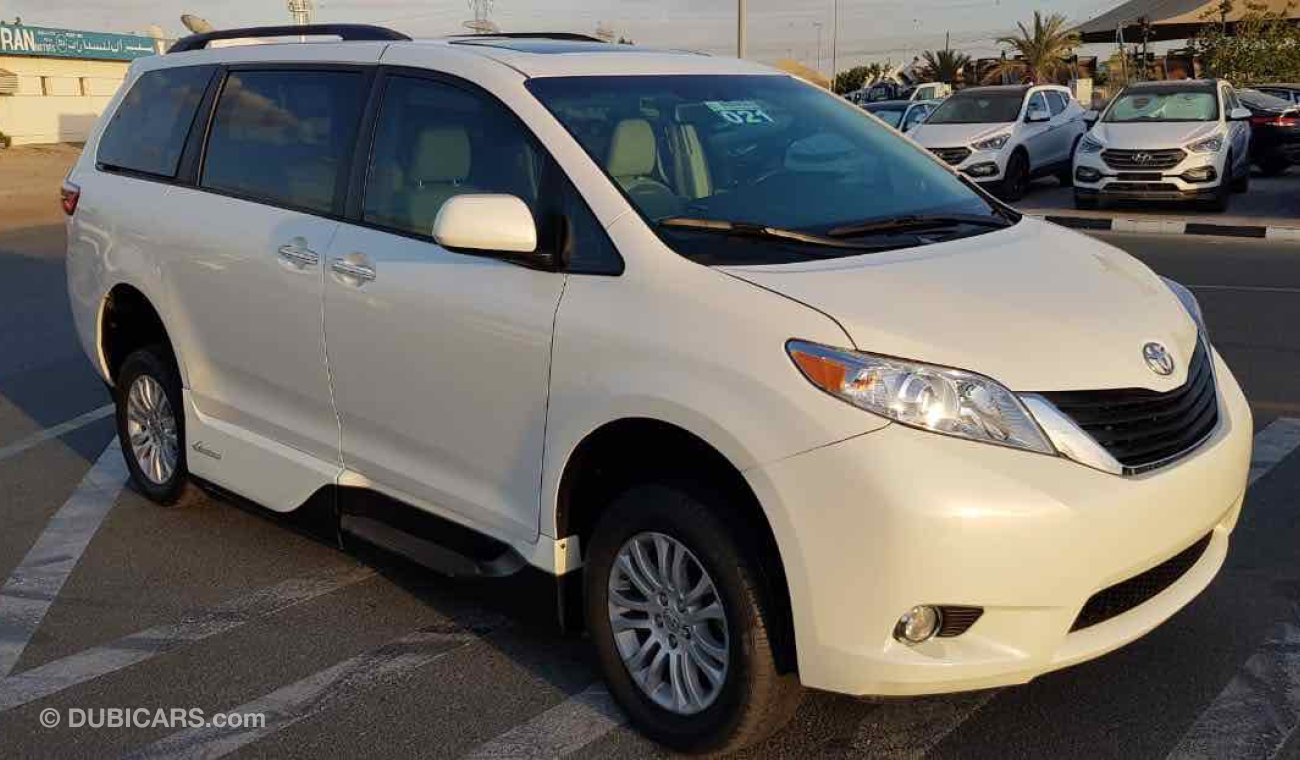 Toyota Sienna for export only fresh and imported and very clean inside out