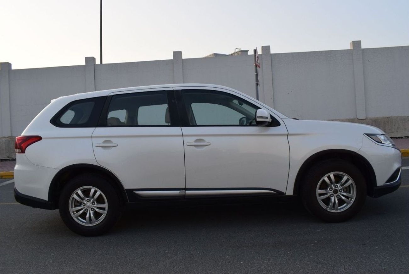 Mitsubishi Outlander GLX Basic Mitsubishi Outlander, Model:2020. Free of accident