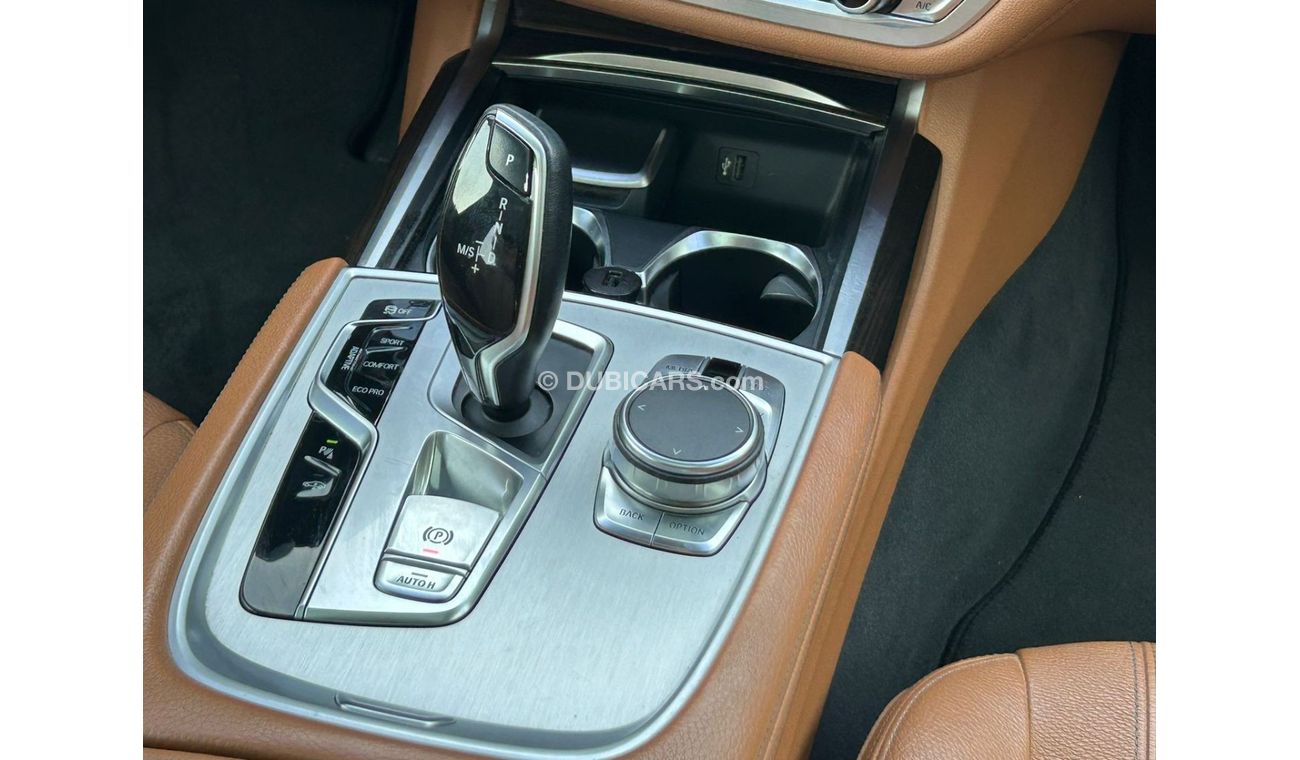 BMW 730Li Executive BMW 730 LI 2018 GCC OPGINAL PAINT // 2keys // ACCIDENT FREE // PERFECT CONDITION