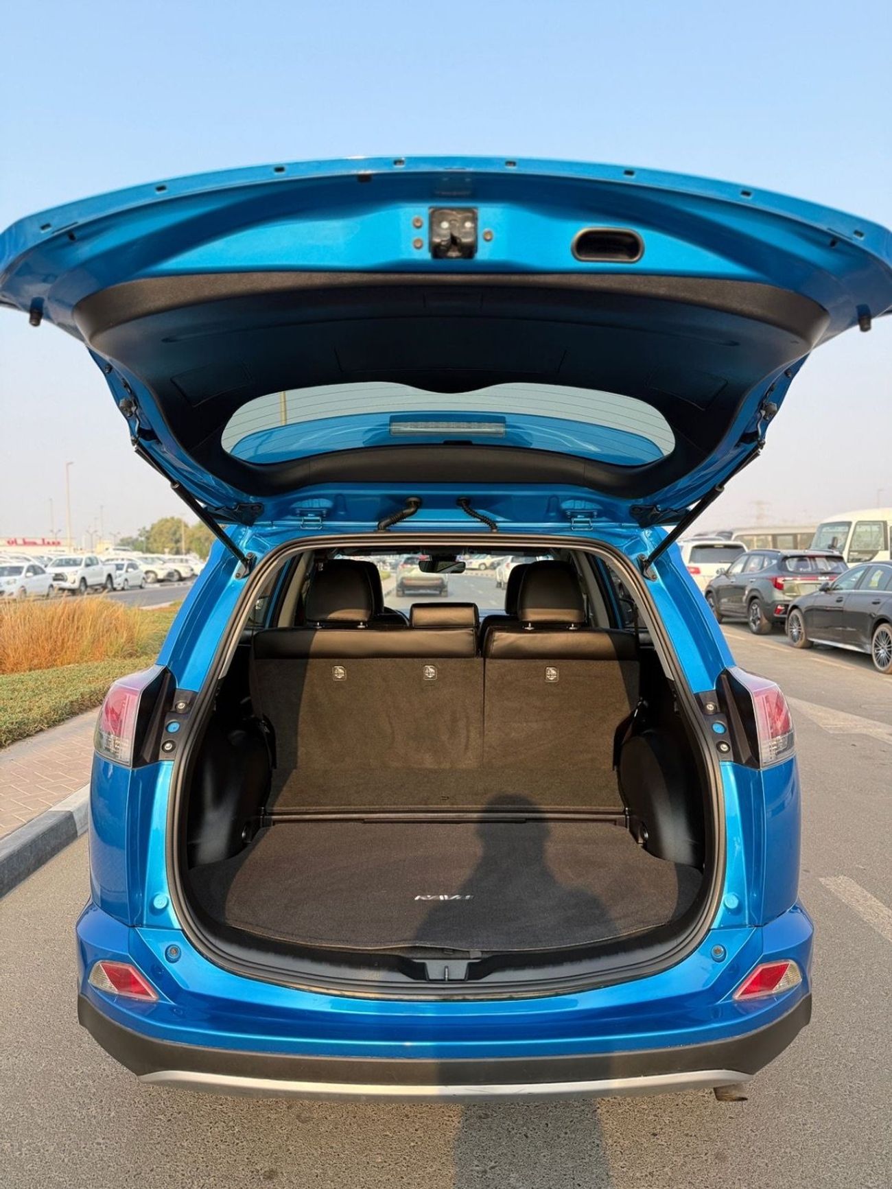 Toyota RAV4 XLE 2.5L Hybrid