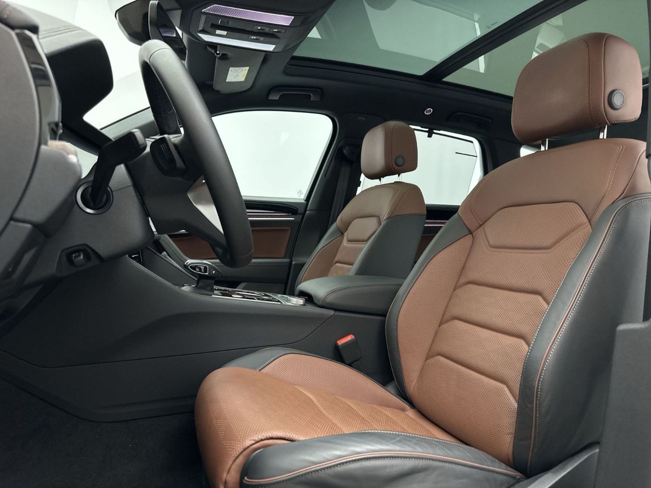 Volkswagen Touareg 3.0T TL (340 HP) Touareg Elegance + (REF#02757) - 44,100 AED SAVINGS from New Car
