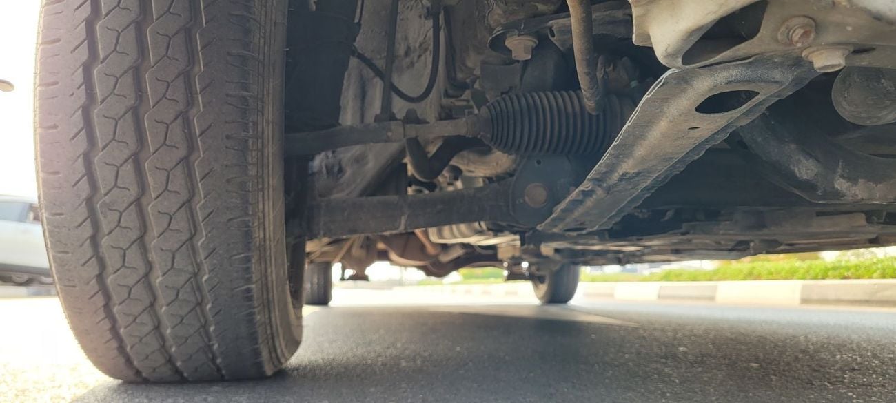 Toyota Hiace GL Highroof 2.8L RHD Automatic Gear 2WD 1GD-FTV Diesel Engine 13 Seats 5 Foors