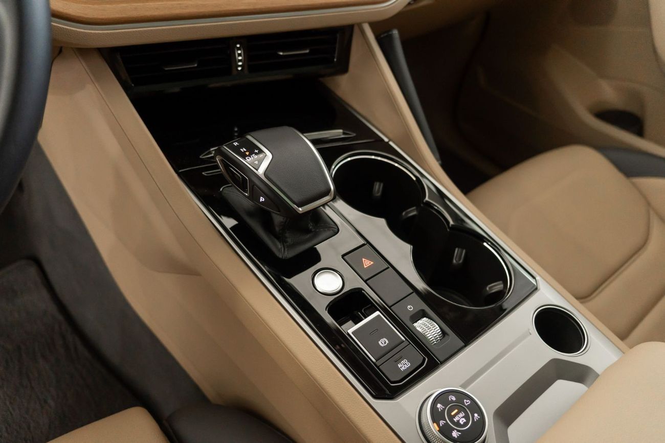 فولكس واجن طوارق 2023 Volkswagen Touareg Atmosphere / Volkswagen Warranty & Service Pack