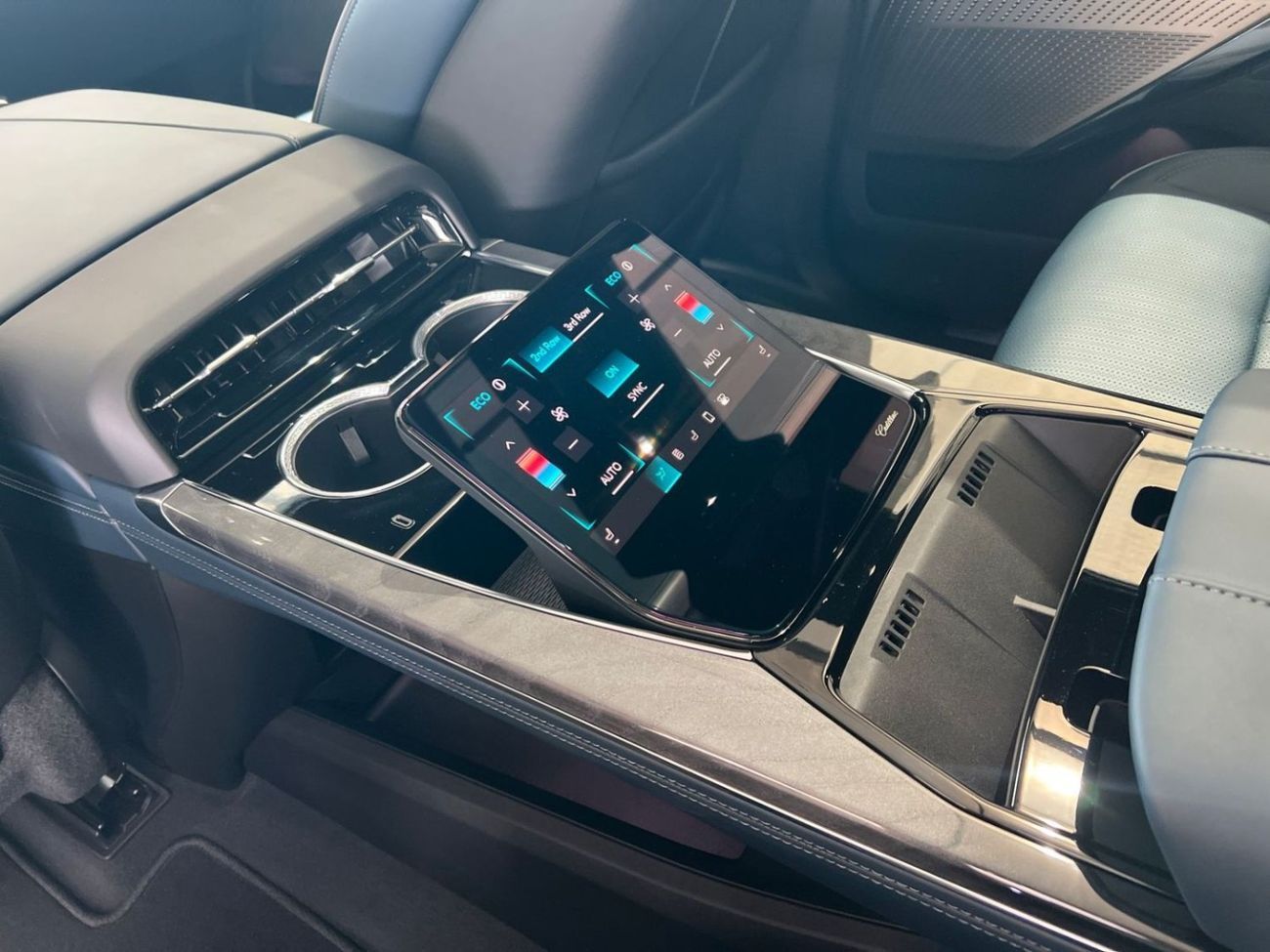 Cadillac Escalade Cadillac Escalade IQ Sports 2