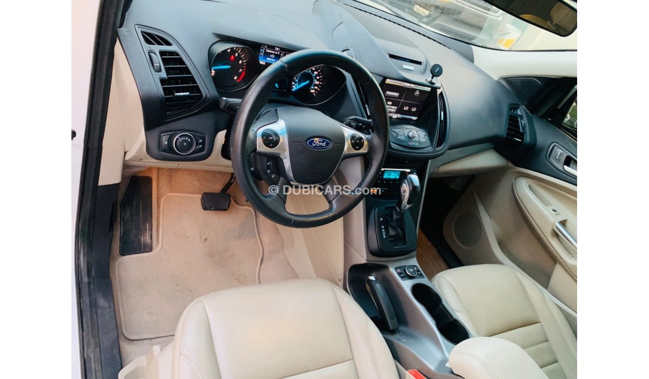 Used Ford Escape SE 2015 for sale in Dubai 629846