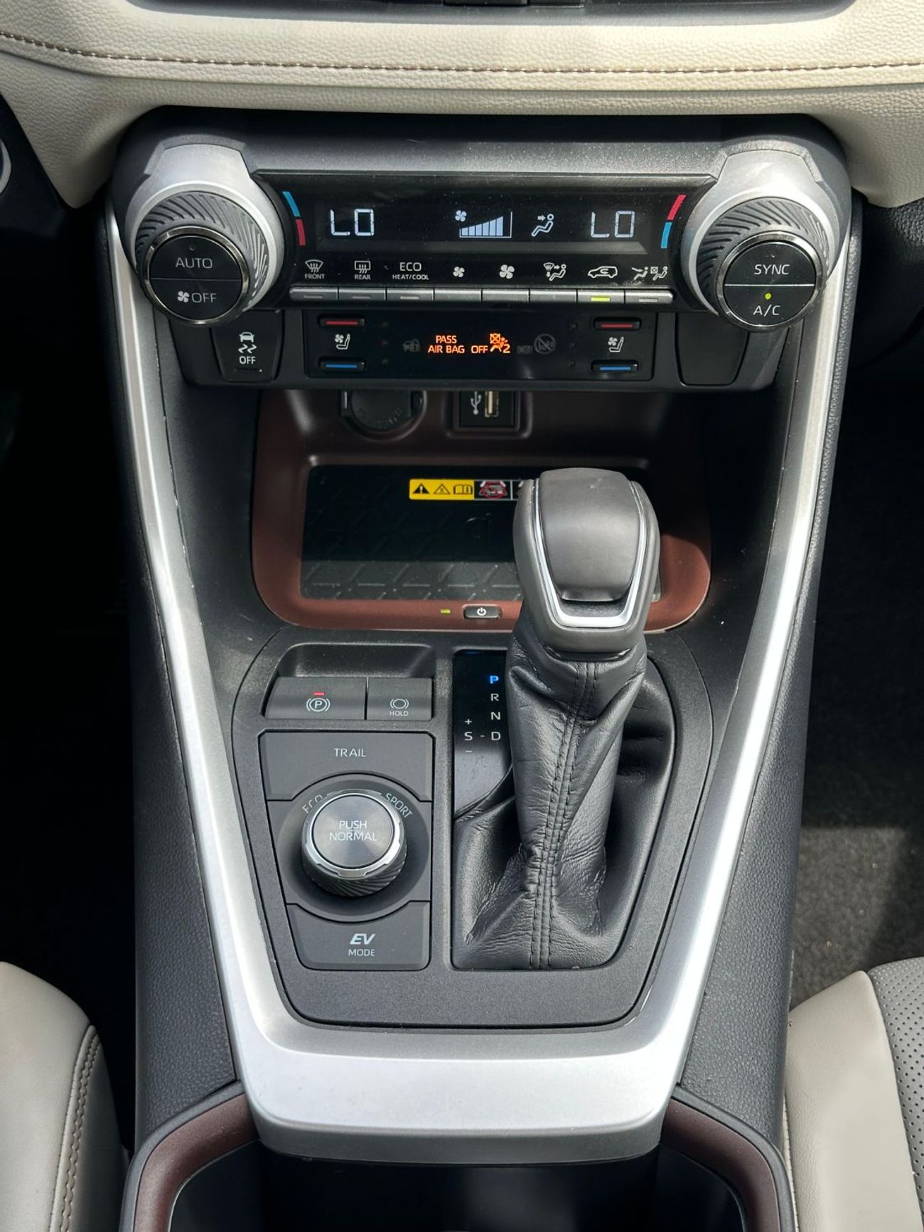 تويوتا راف ٤ Limited Hybrid 2.5 L | Panoramic | 360 Camera | full option 2024