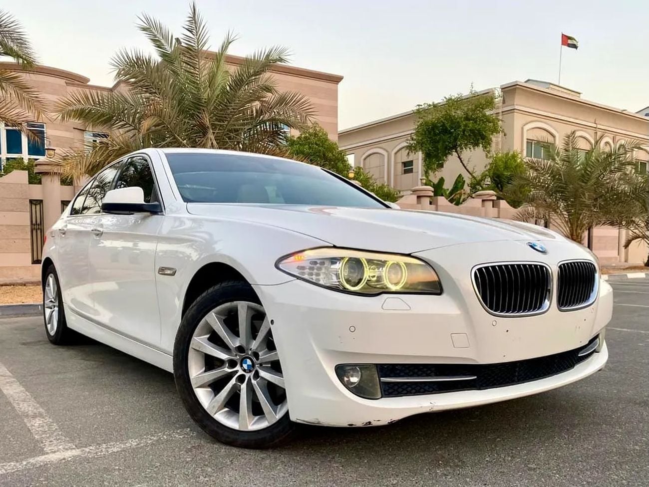بي أم دبليو 530i 530i ||FULL OPTION || 6 cylinder|| accident free|| original paint ||GCC SPECS