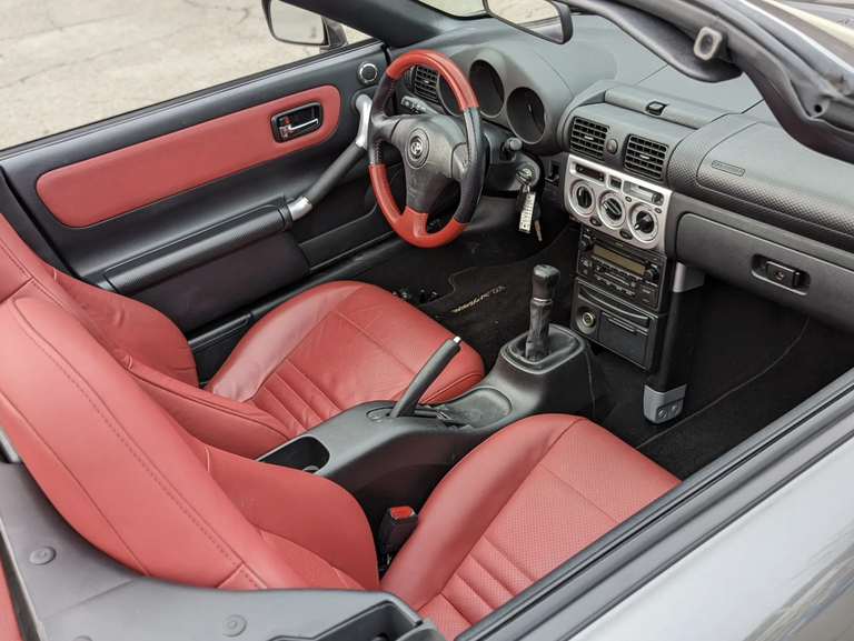 Toyota MR 2 interior - Seats