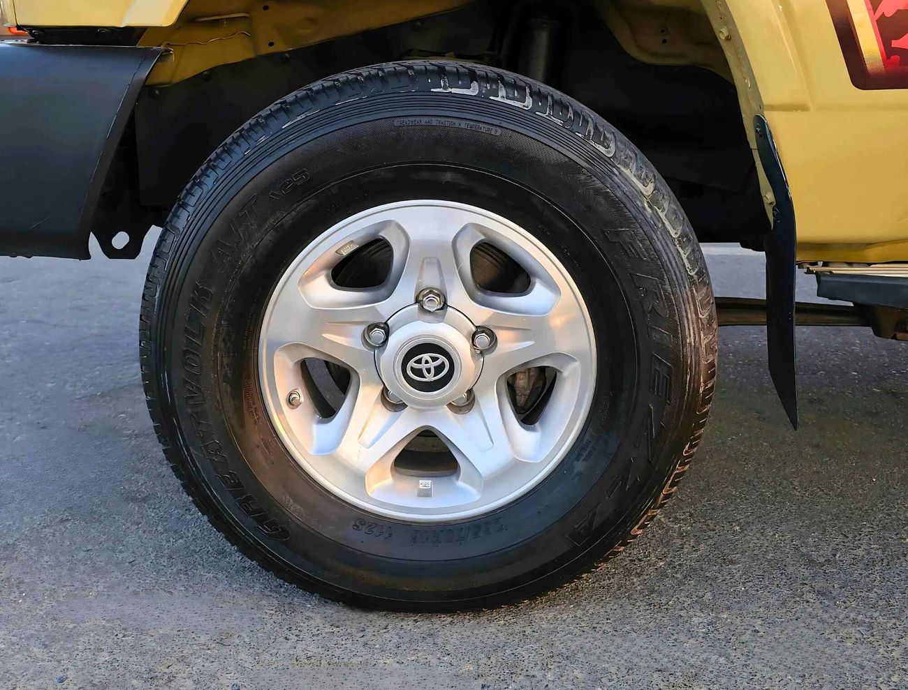 Toyota Land Cruiser Pick Up / 4 DOOR/ PATROL MANUAL V6/ EXPORT ONLY/ LOT# 69619