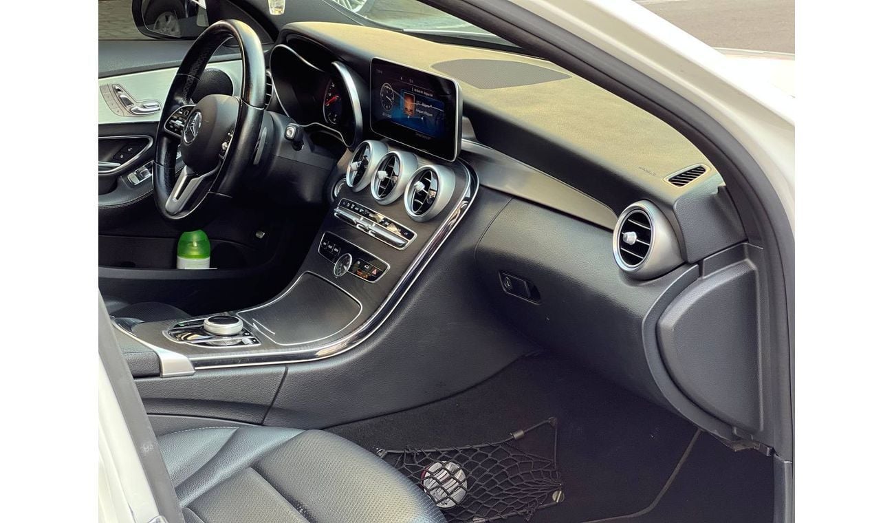 Mercedes Benz C300 STANDARD Luxury 2.0L // 2019 //  High Option With AMG Kit ,  Sunroof , Car Play , Very Good Con