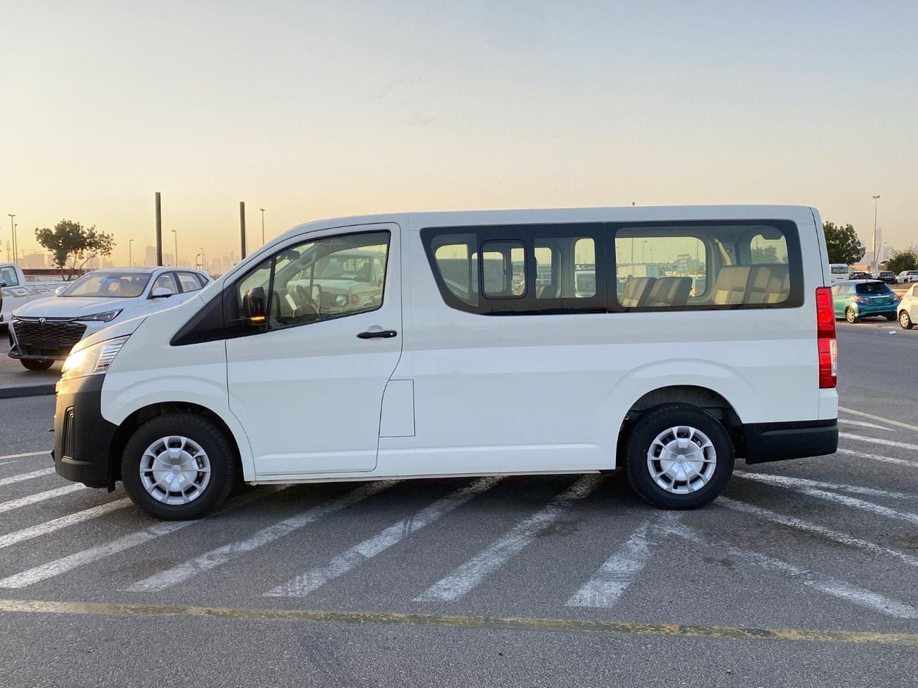 تويوتا هاياس DLS - STD ROOF Commuter Standard 2.8L