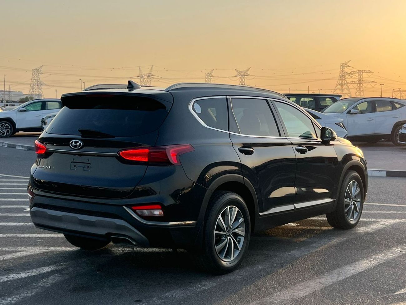 Hyundai Santa Fe 2019 Hyundai Santa - Full Option - 2.4L - V4 - Panoramic View - Push Start - Leather and Electric-36