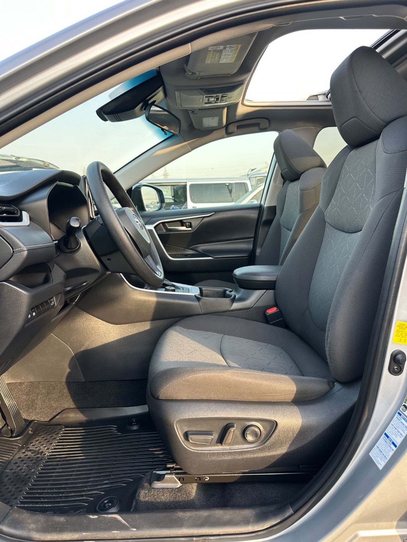 تويوتا راف ٤ XLE 2.5L