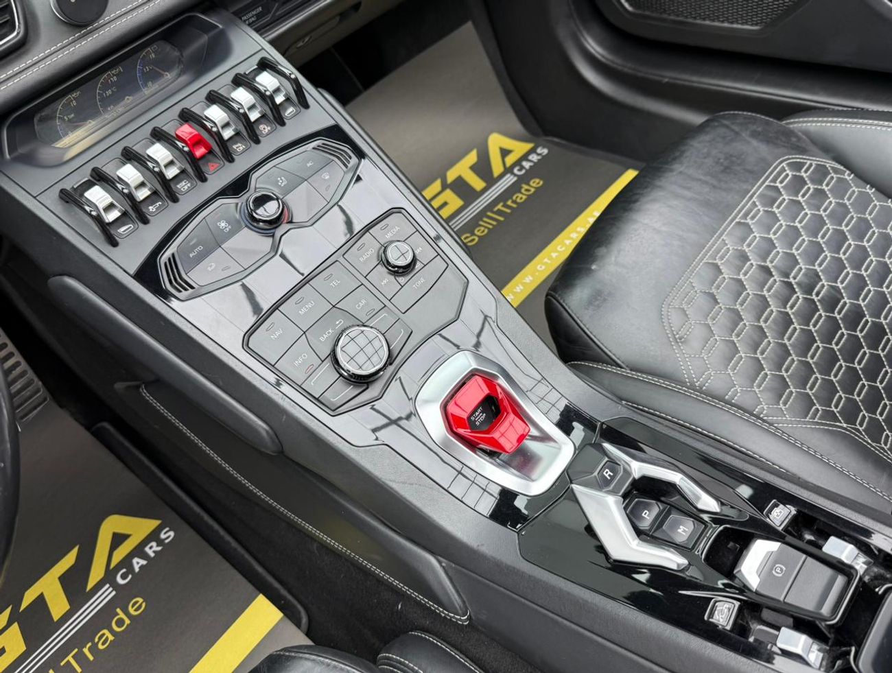 Lamborghini Huracan 2017 Lamborghini Huracan LP610-4 Spyder ,Full Service History ,GCC