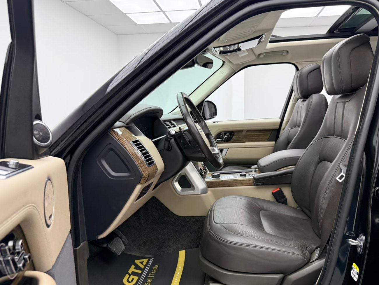 لاند روفر رينج روفر VOGUE 2019 Range Rover Vogue LE LWB, Warranty, Full RR Service History, Fully Loaded, GCC