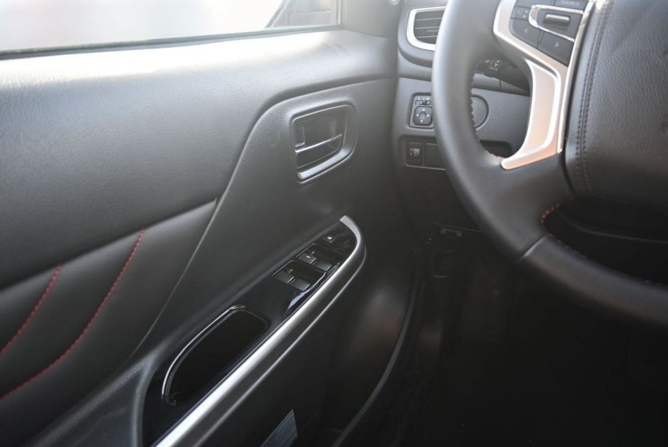 ميتسوبيشي L200 ميتسوبيشي L200 ديزل فل أوبتيون أوتوماتيك 2.4 لتر برتقالي من الخارج أسود من الداخل