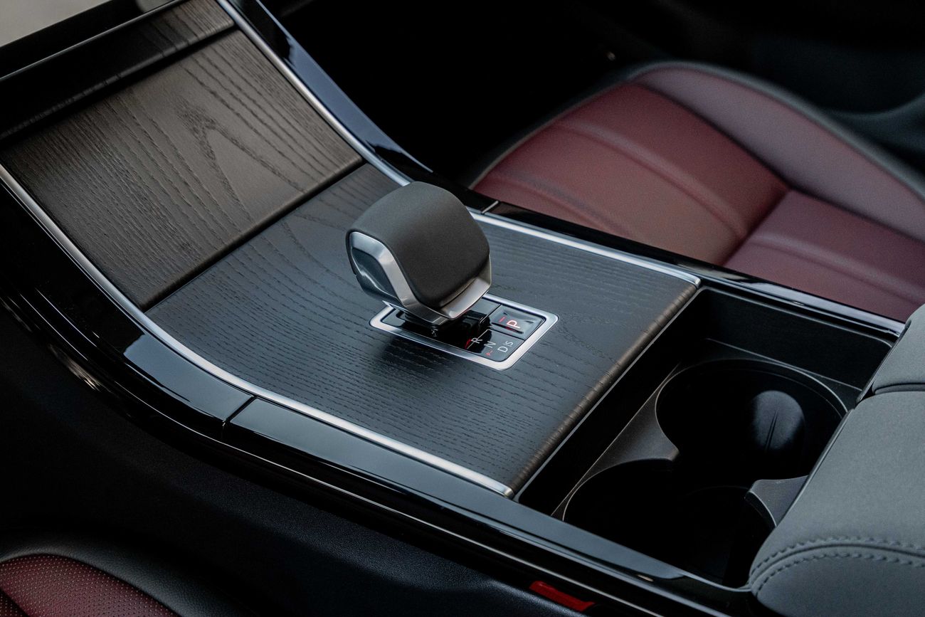 لاند روفر رانج روفر إيفوك Evoque SE P250 R-Dynamic | 3,721 P.M | 0% Downpayment | EVOQUE SE P250 R DYNAMIC!