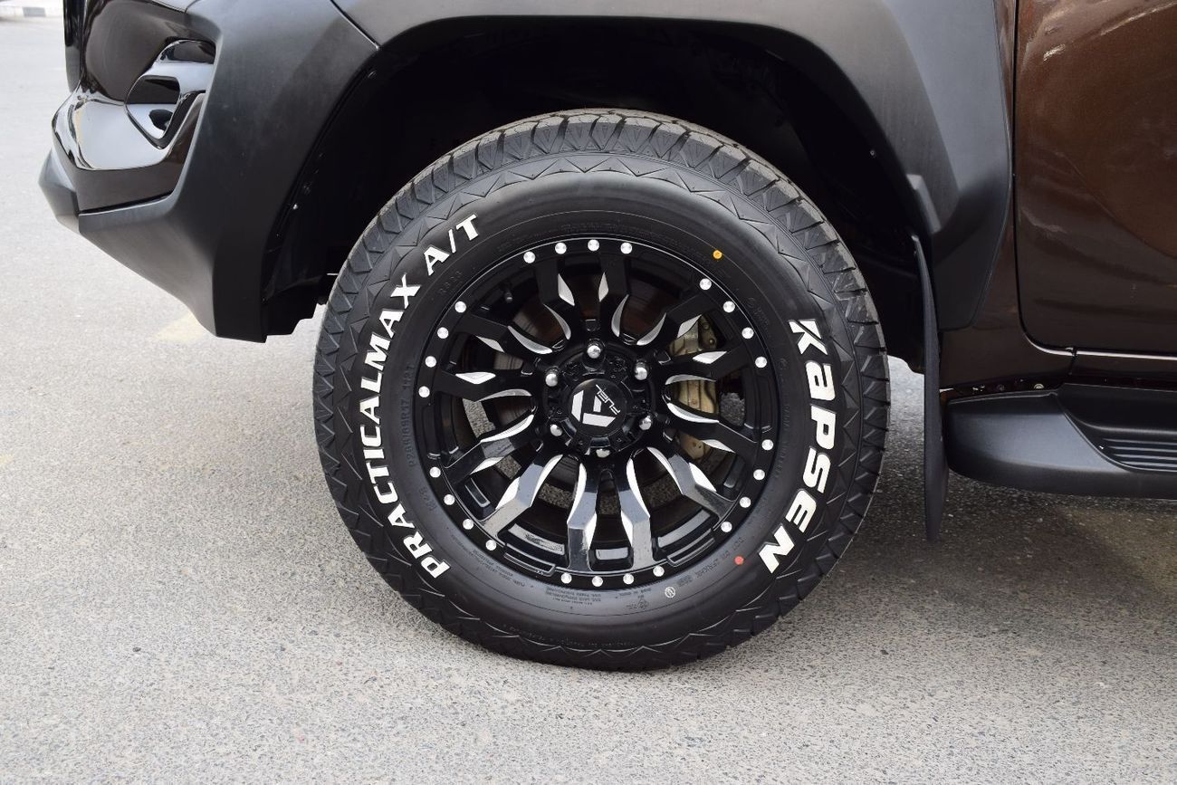 تويوتا هيلوكس 4X4 DIESEL 2.8L Right Hand (Export Only)