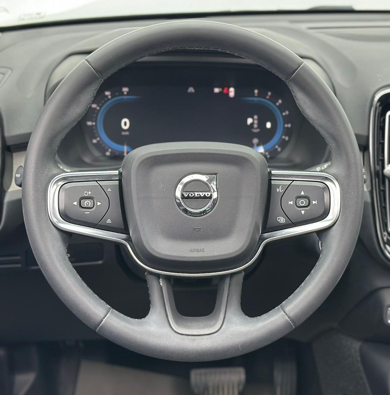 Volvo XC40 2023 Volvo XC40 B4 Ultimate Dark, 2028 Volvo Warranty, Volvo Full Service History, GCC