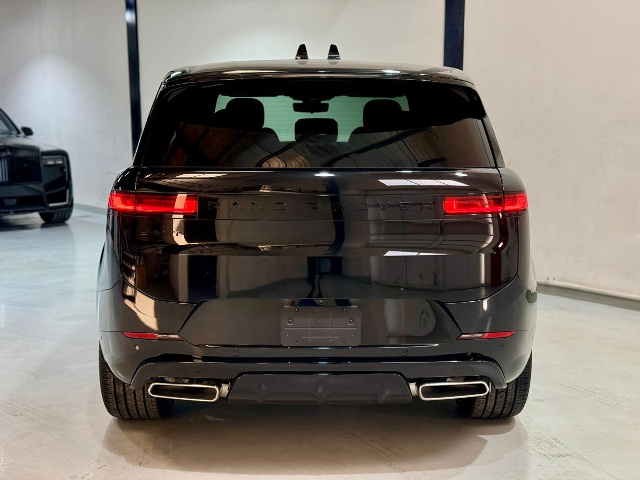 لاند روفر رينج روفر سبورت P400 DYNAMIC SE 2025