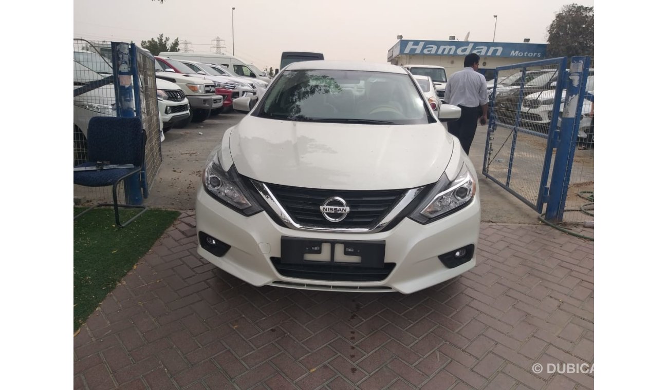 Nissan Altima with screen camera