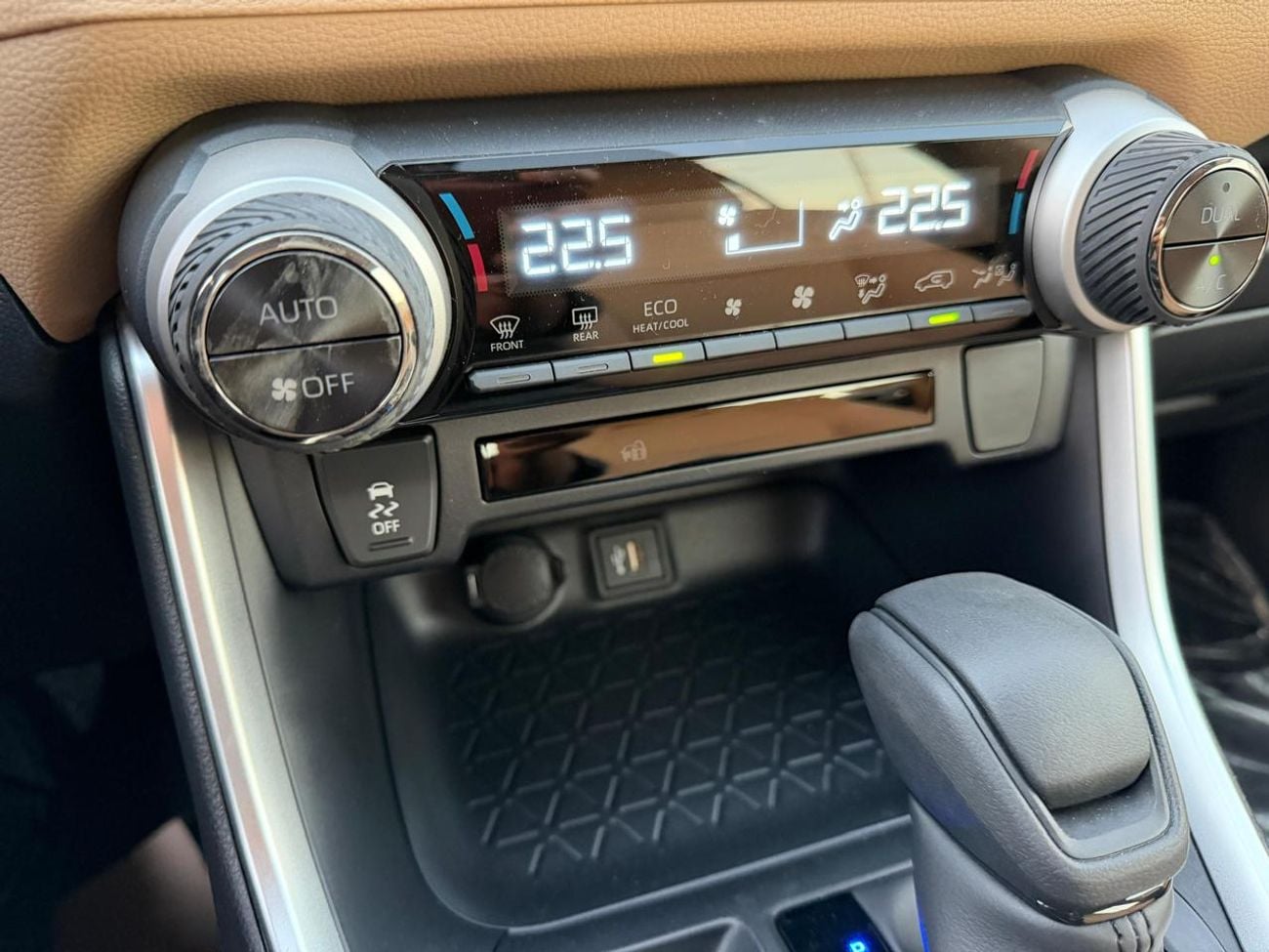 Toyota RAV4 2025 Toyota Rav 4 2.5L (4WD) LE GCC spec