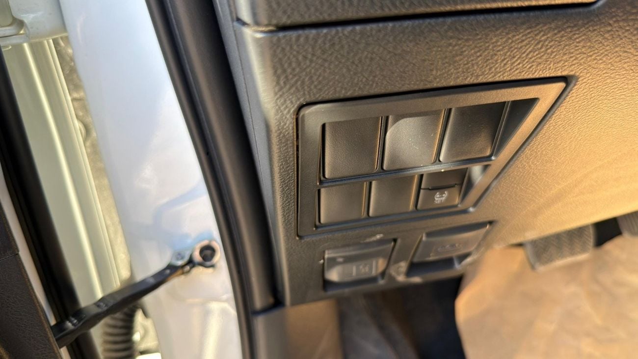 Toyota Hilux Toyota Hilux Double cabinet 2.7 AT 2025 GCC key start