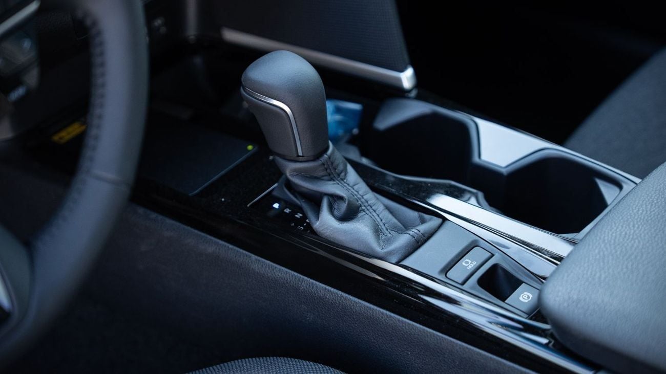 تويوتا كامري LE 2.5L - Black Inside Black