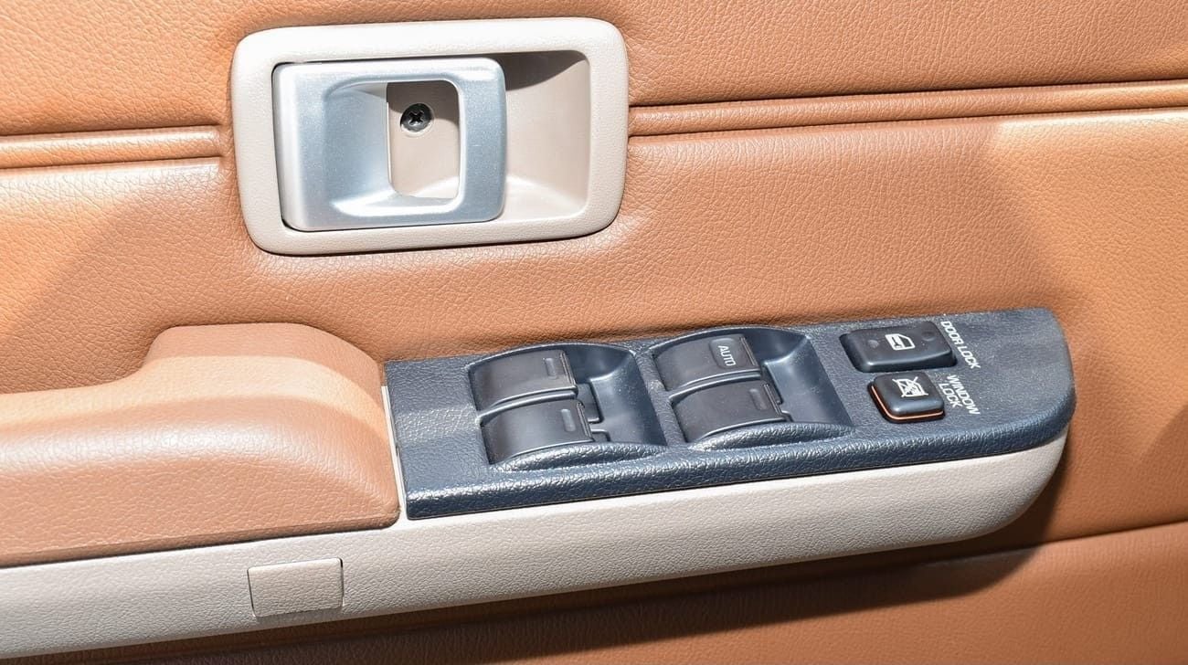 Toyota Land Cruiser 70 4.0L V6 A/T