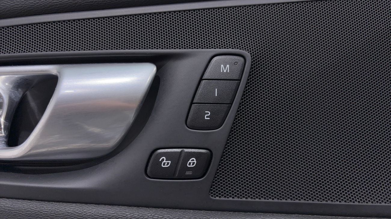 فولفو XC 60 كور كارس24 هي سوق ضخم للسيارات المستعملة موثوق ومضمون ٪كارس24 هي سوق ضخم للسيارات المستعملة موثوق ومضمون