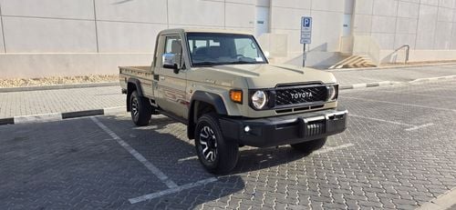 تويوتا لاند كروزر بيك آب 4.0 PETROL AUTO GEAR