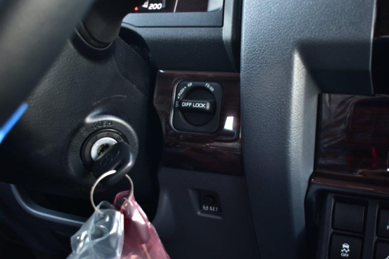 Toyota Land Cruiser 70 2025 TOYOTA LAND CRUISER 76 HARDTOP 40TH ANNIVERSARY LX-Z 2.8L DIESEL 4WD 5-SEATER AUTOMATIC